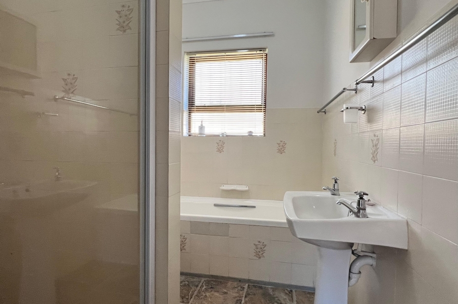 4 Bedroom Property for Sale in Wavecrest Eastern Cape